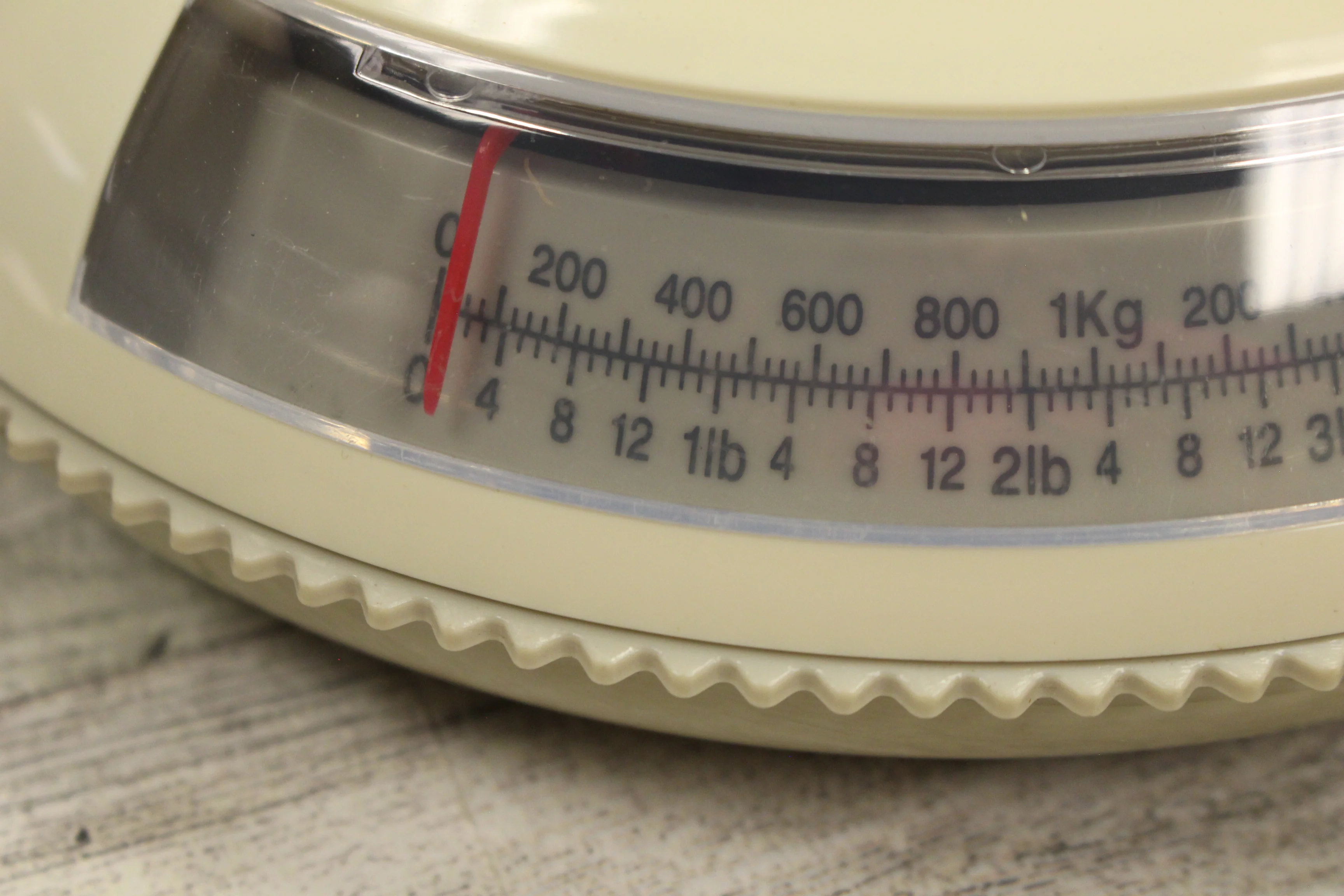 Vintage Collectible Round Food Scale with Bowl - Lbs and Kg - Used - Image 2