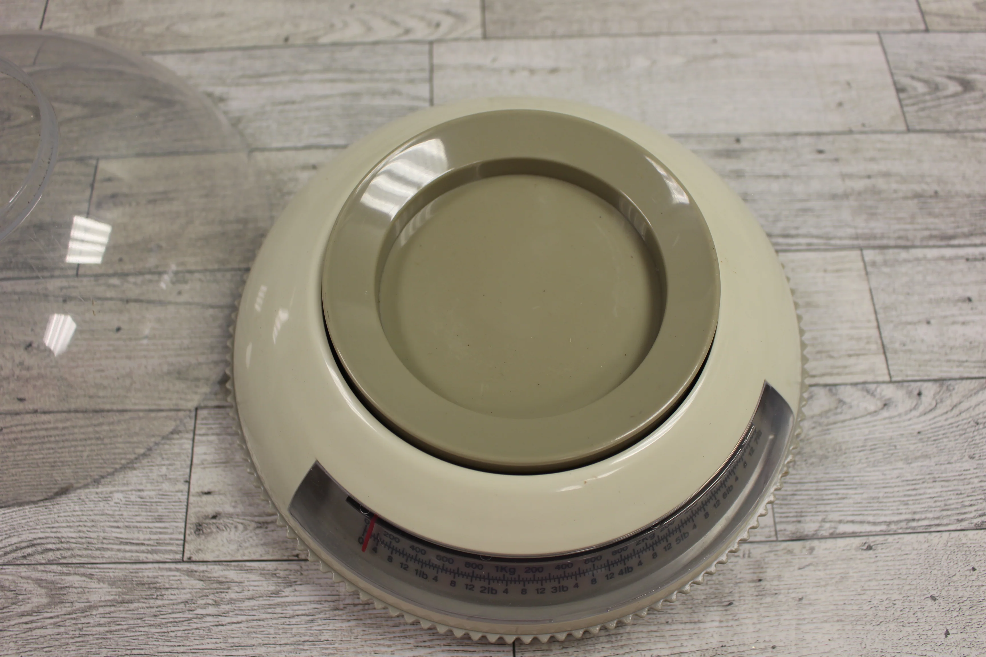 Vintage Collectible Round Food Scale with Bowl - Lbs and Kg - Used - Image 4