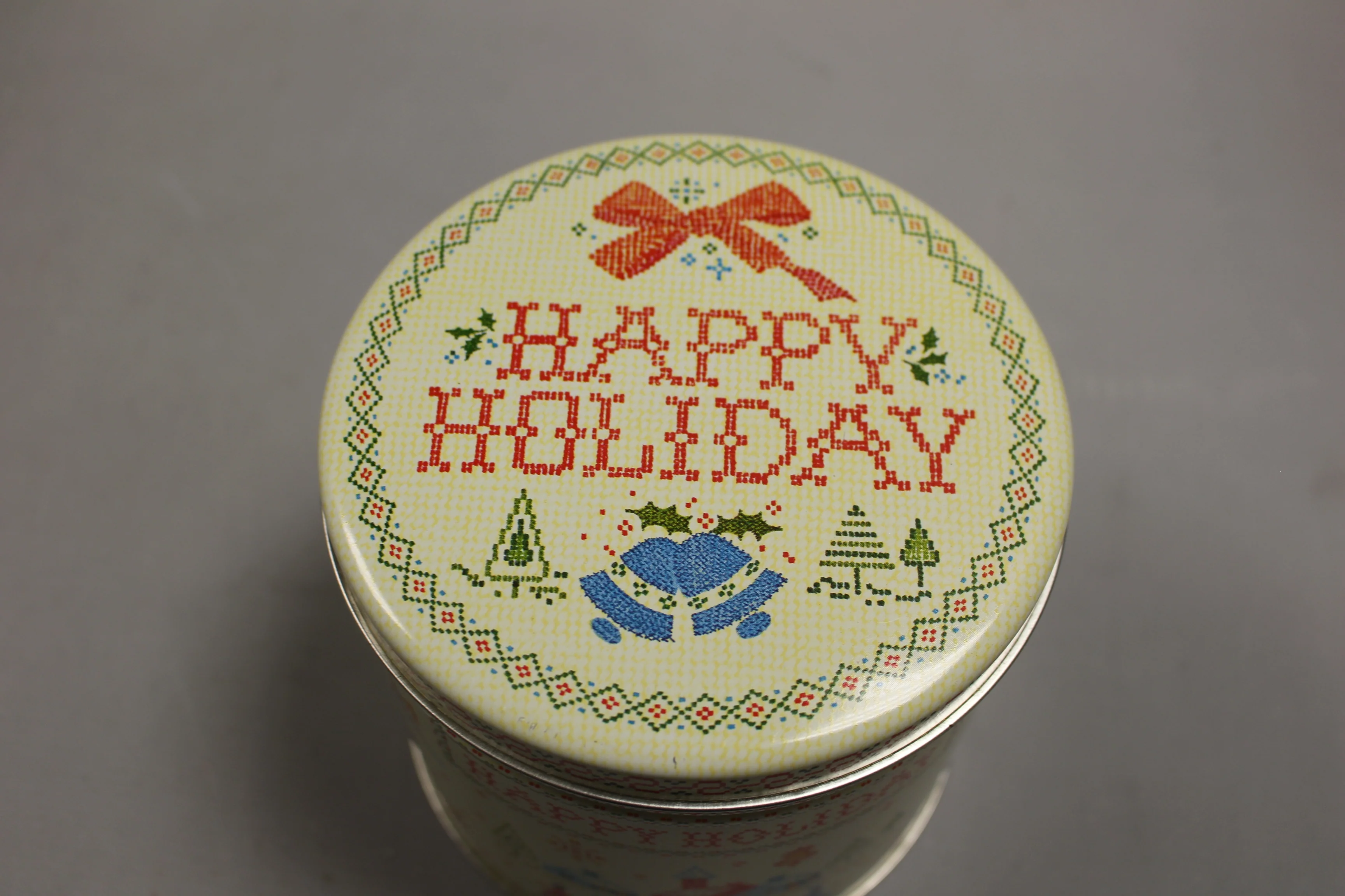Vintage Cross Stitch Happy Holiday Christmas Tin - 5" Tall - Used - Image 5