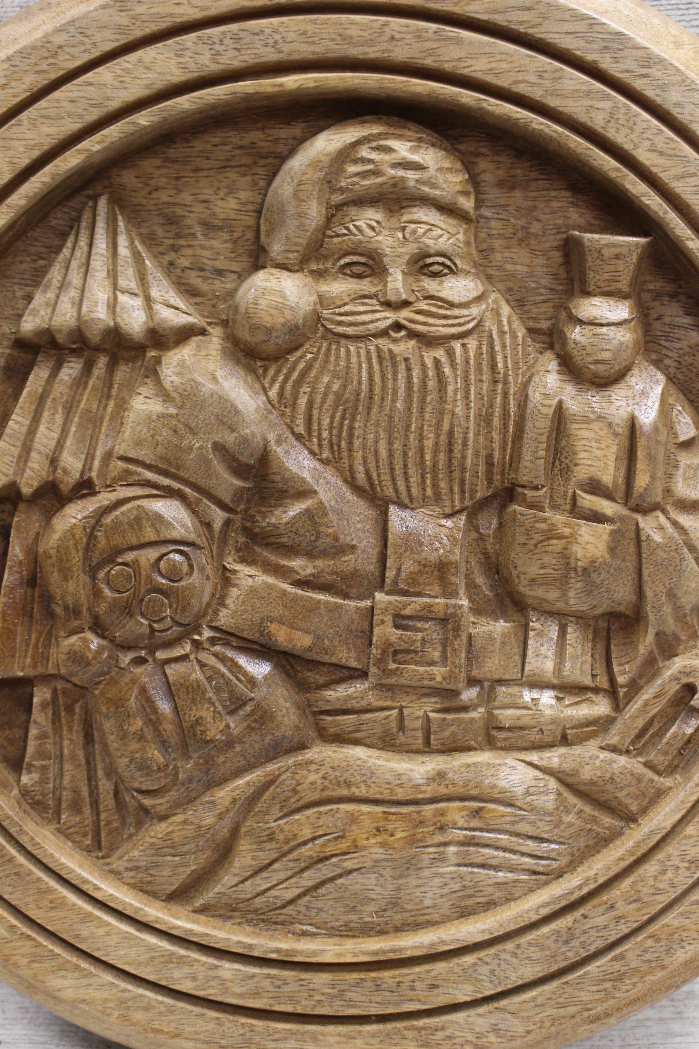Vintage Hand Carved Wooden Christmas Santa Scene Hanging Plate - Used - Image 2