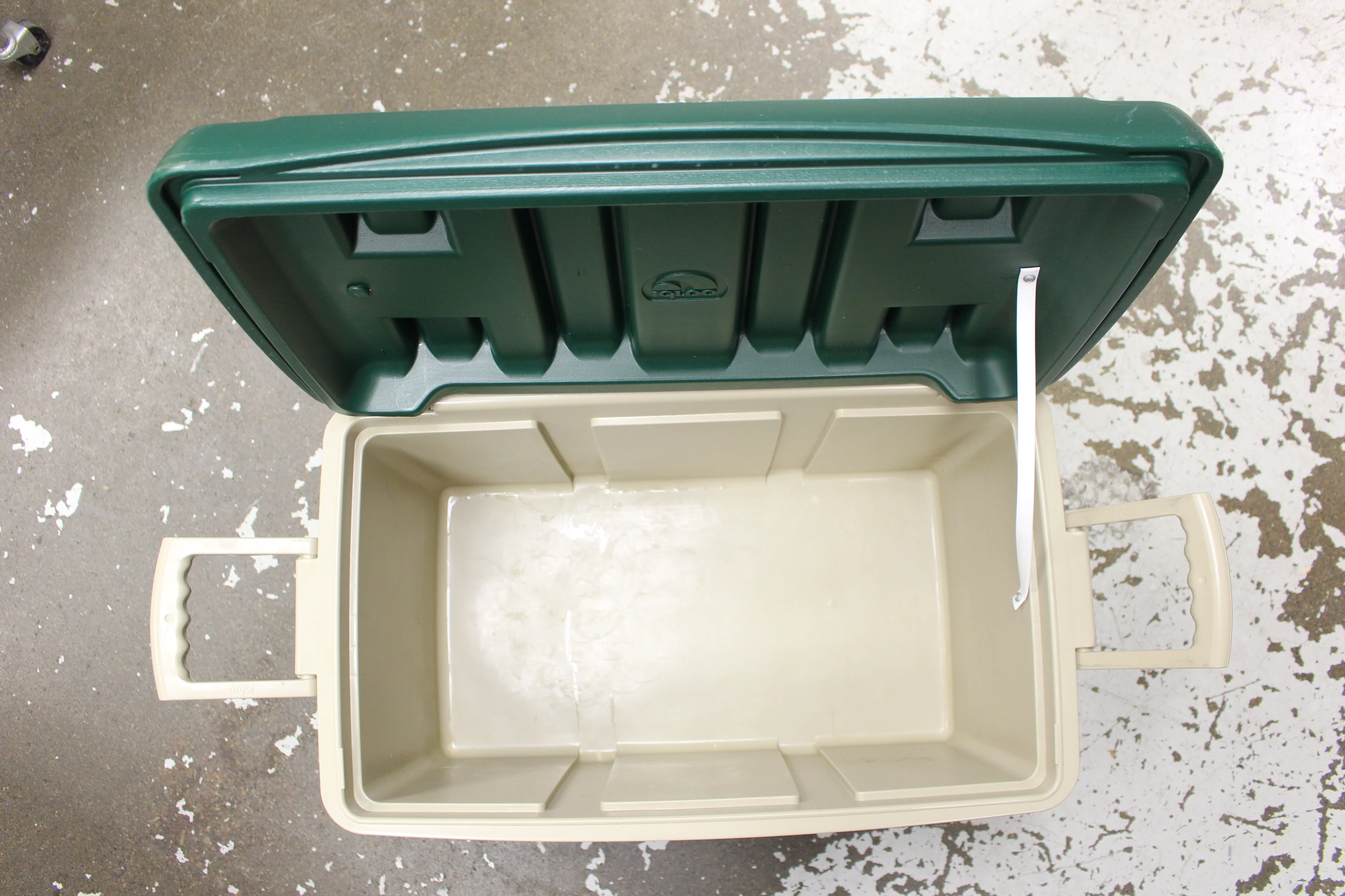 Vintage Igloo 48 Quart Green/Tan Cooler - Used - Image 7