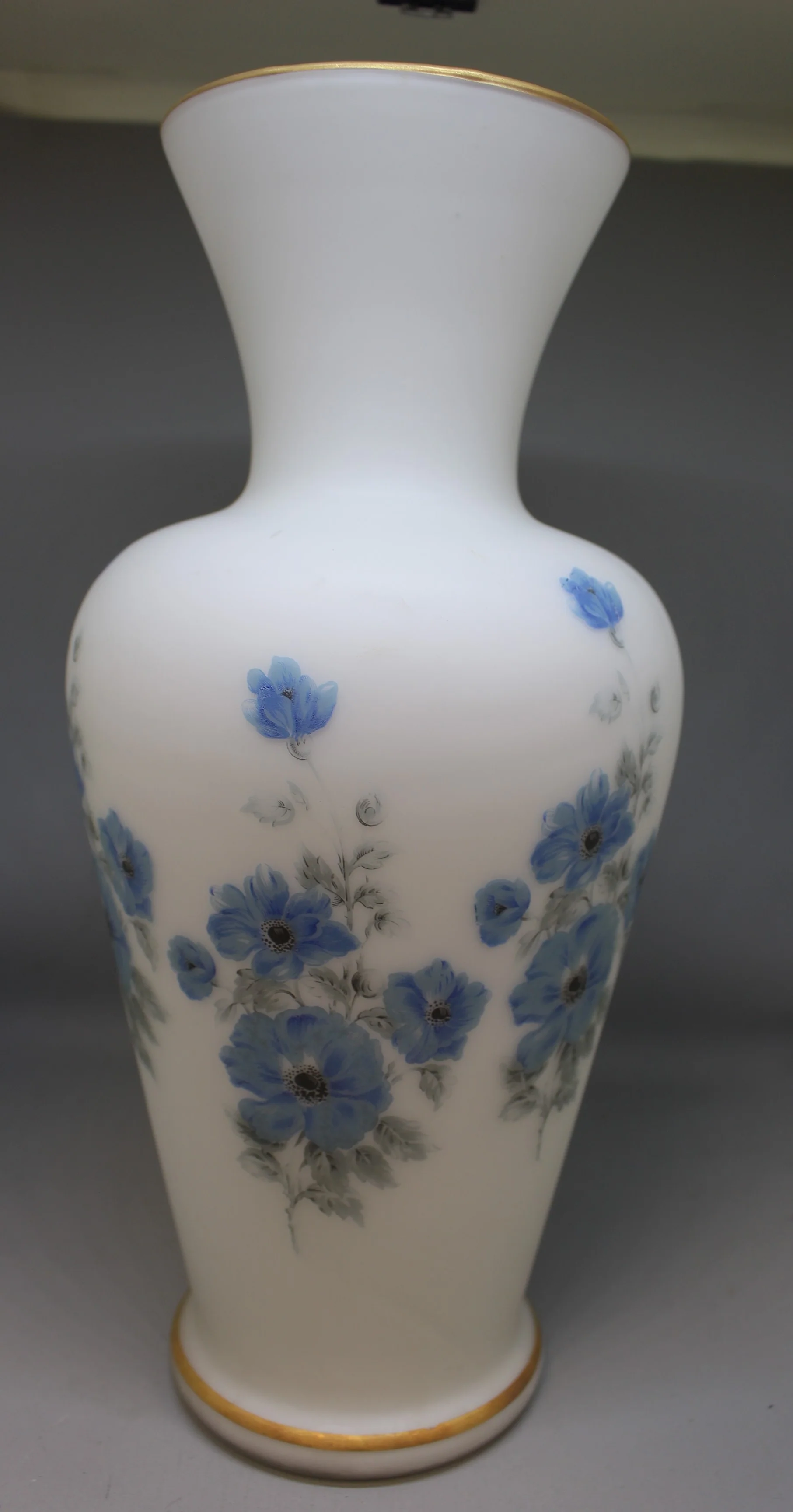 Vintage Italian Norleans Crystal Satin White Vase with Blue Flowers - Used - Image 3