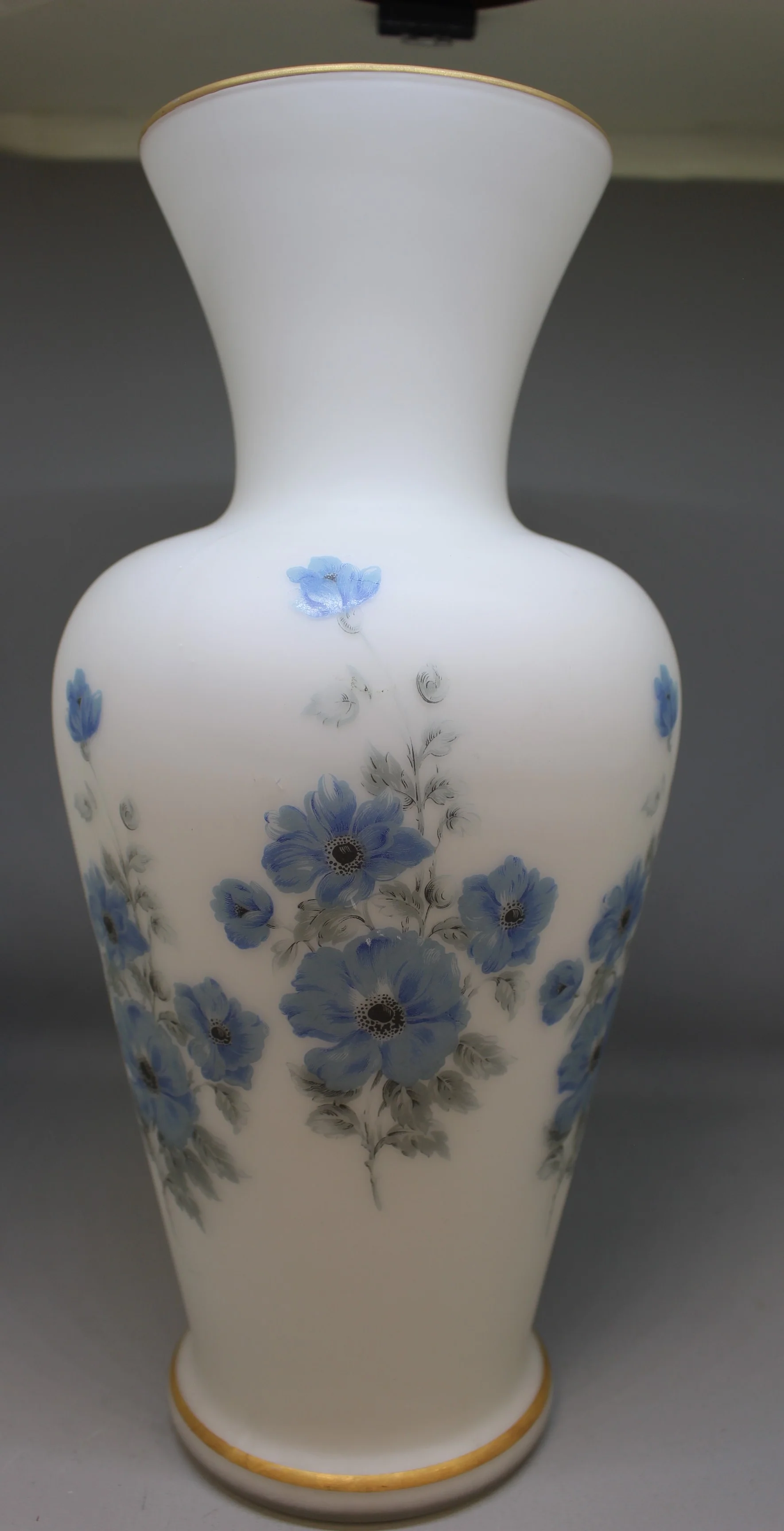 Vintage Italian Norleans Crystal Satin White Vase with Blue Flowers - Used - Image 7