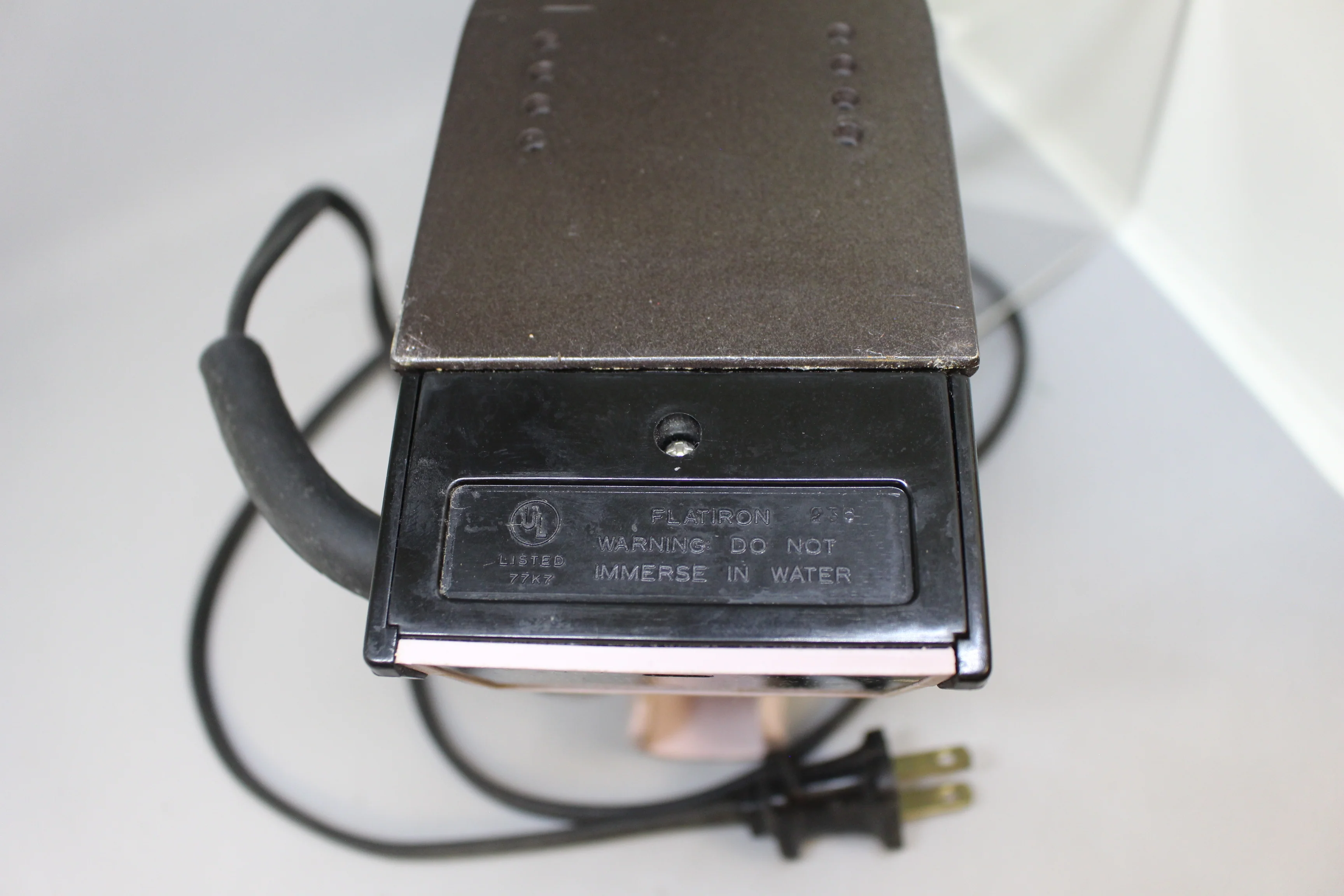 Vintage Remington Travel Steam Iron - Model TL-215 - Used - Image 7