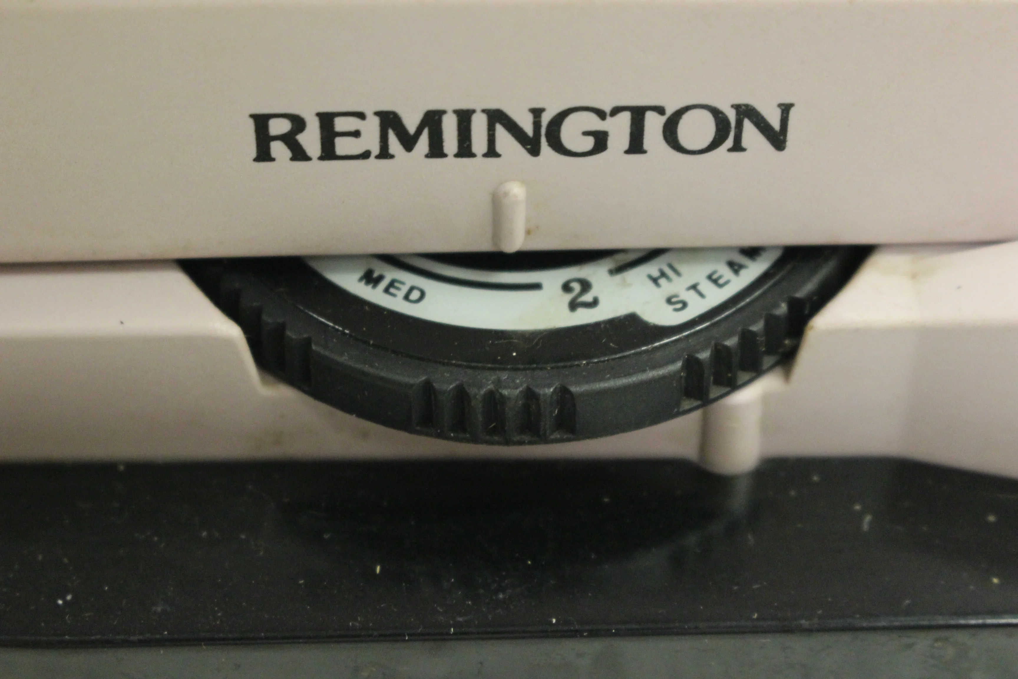 Vintage Remington Travel Steam Iron - Model TL-215 - Used - Image 9