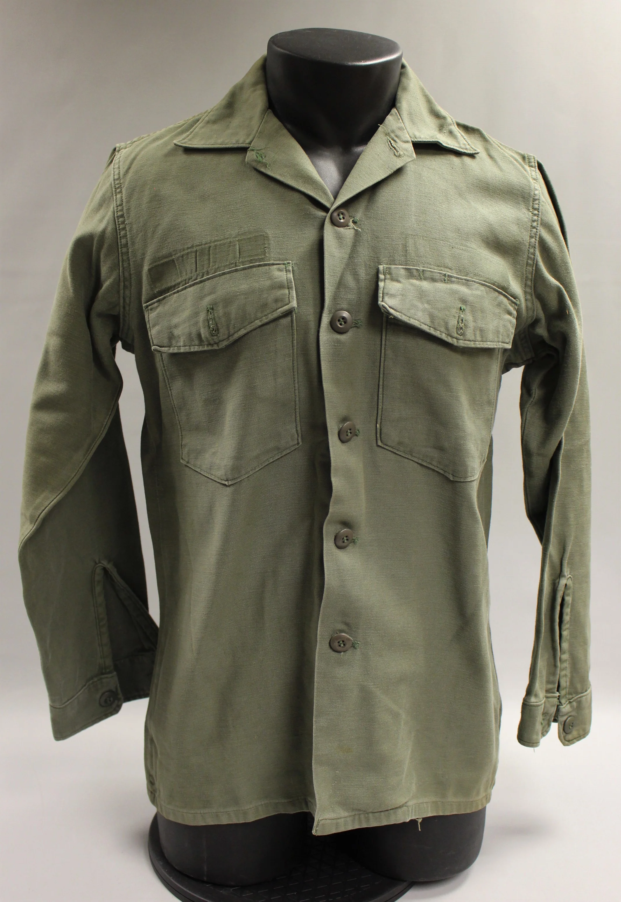 Vintage US Army OG-107 Sateen Cotten Shirt - 8405-781-8947 - 15 1/2 x 33 - Used
