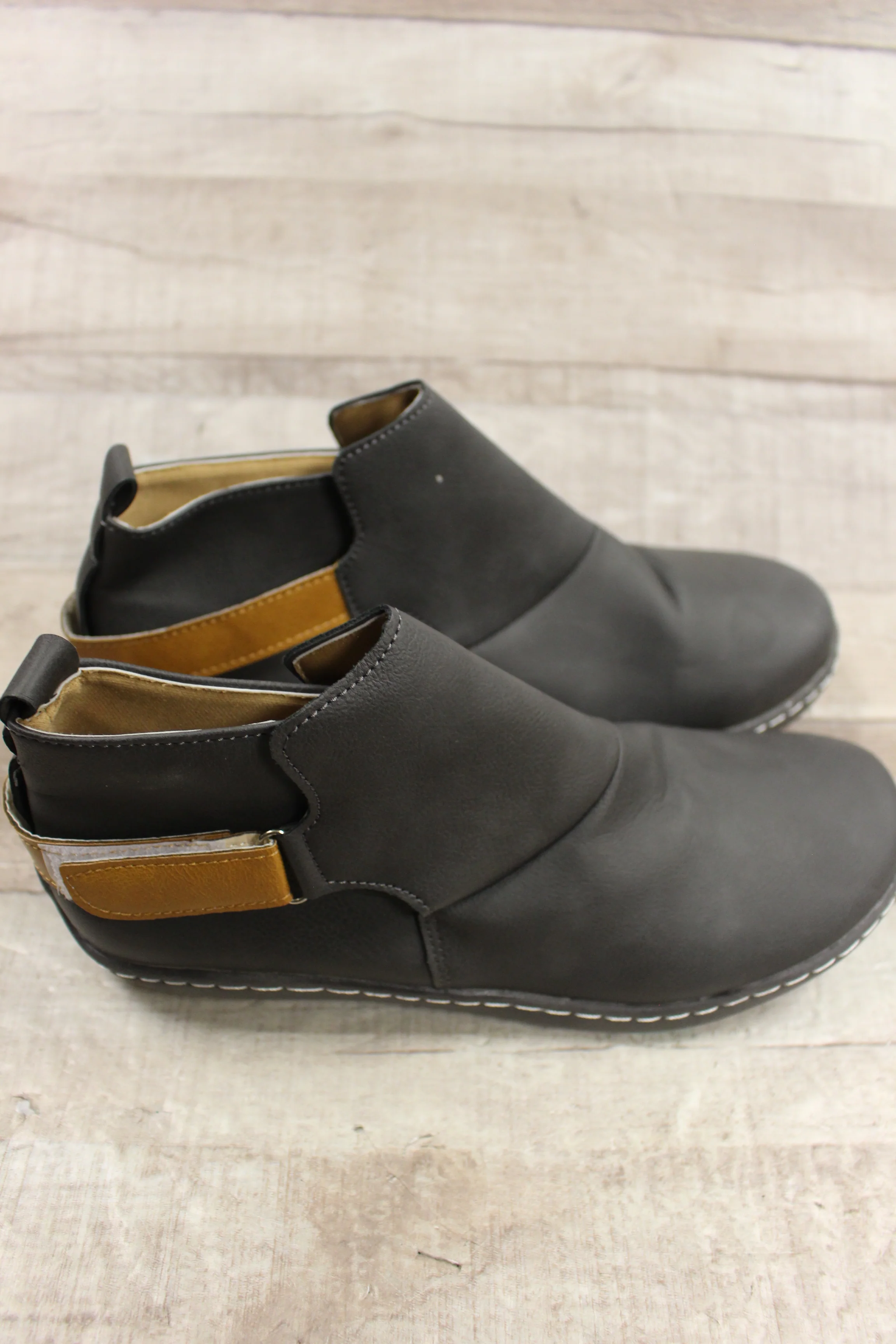 Women's Leather Ankle Boot Grey Size M -New - Image 3